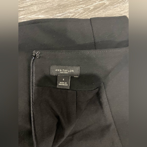 Ann Taylor black pencil skirt size 0 - Picture 7 of 8